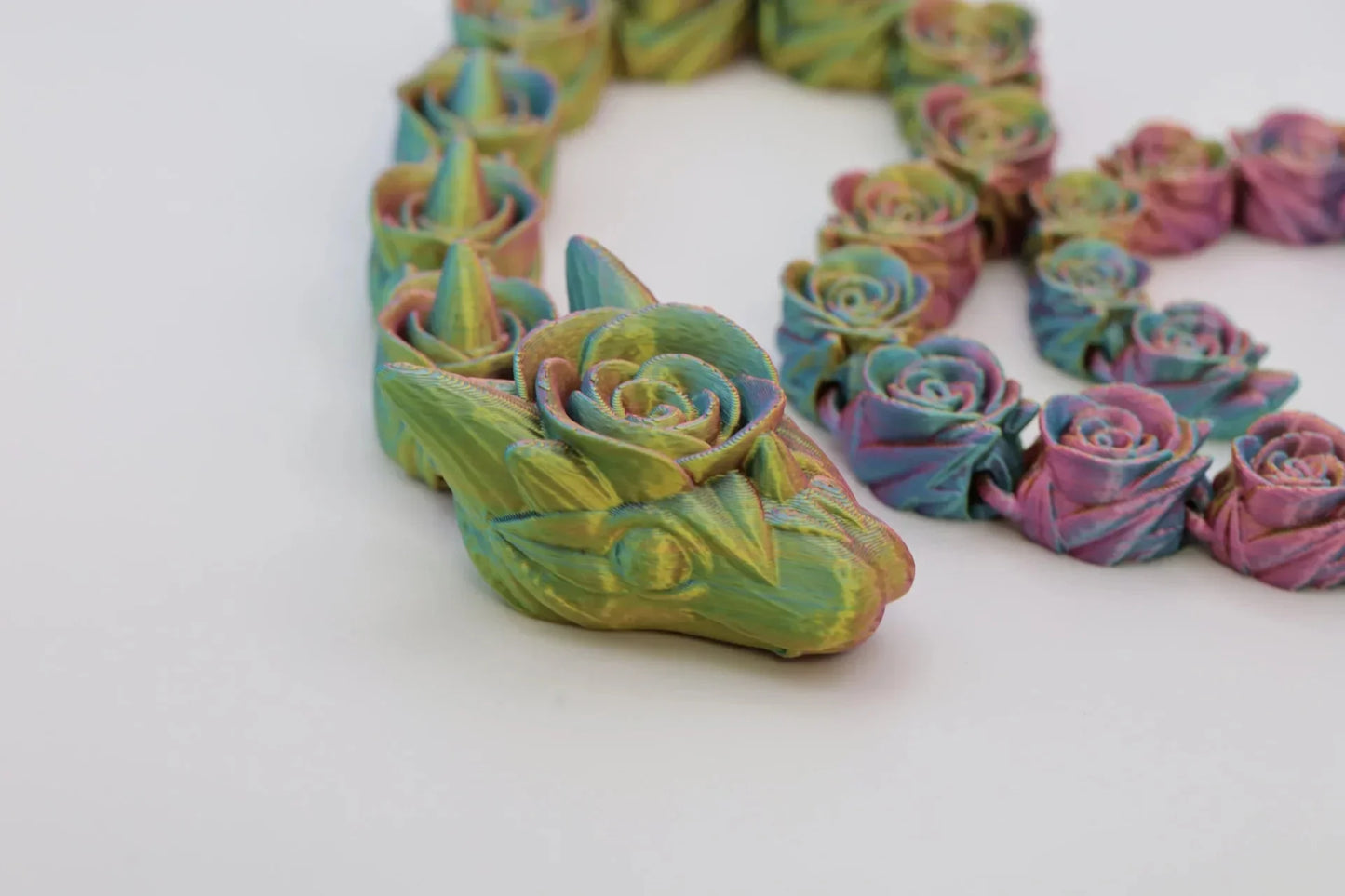 bewegliche Rosenblütenschlange - Elegante Rosenkunst - Schreibtischspielzeug - TobiCrafts3D