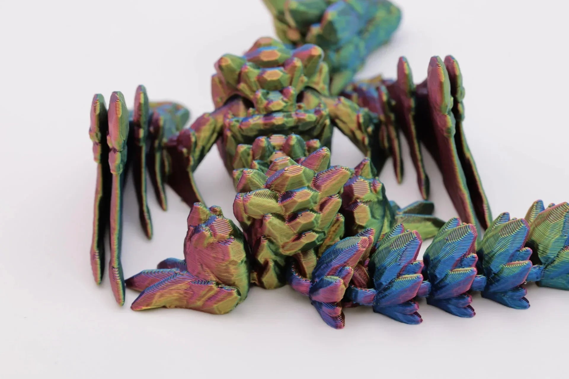 Edelstein Wyvern – Handgefertigte Fantasyfigur mit farbwechselnder Oberfläche – Einzigartige Deko und Sammlerstück - TobiCrafts3D