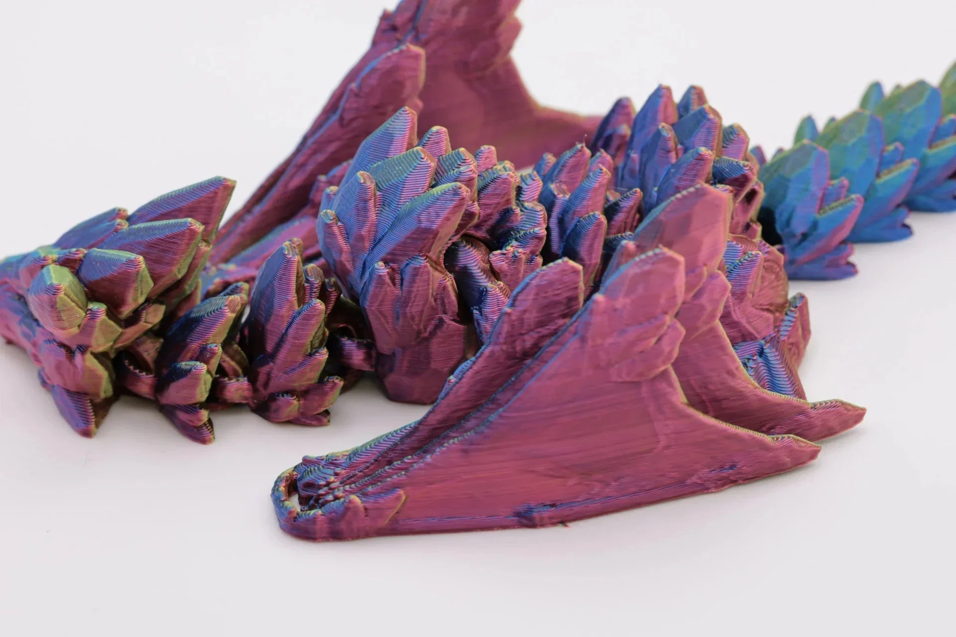 Edelstein Wyvern – Handgefertigte Fantasyfigur mit farbwechselnder Oberfläche – Einzigartige Deko und Sammlerstück - TobiCrafts3D