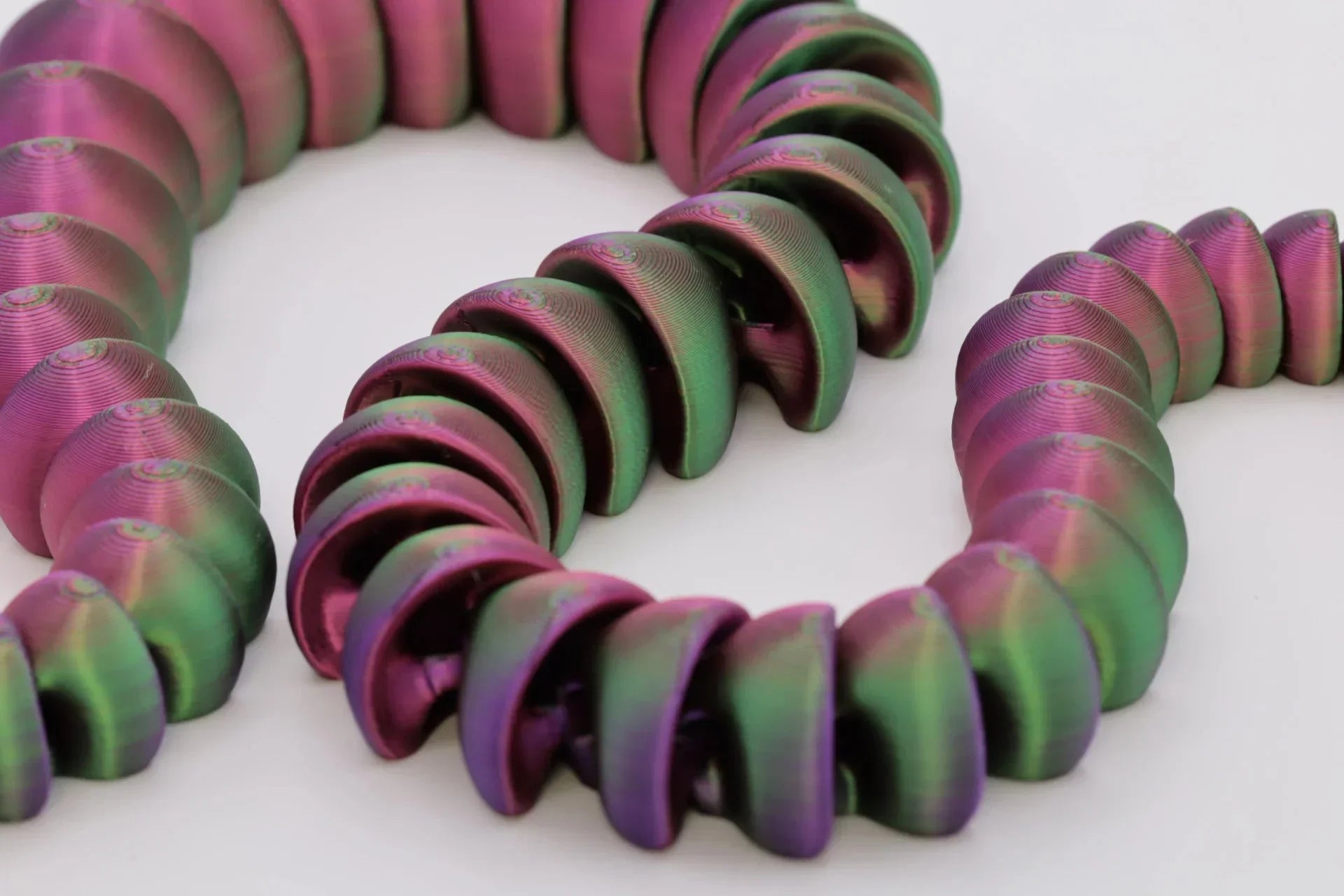 Flexible Schlange Fidget Toy – Handgefertigte, farbwechselnde Schlange für Deko, Spiel und Sammlung - TobiCrafts3D