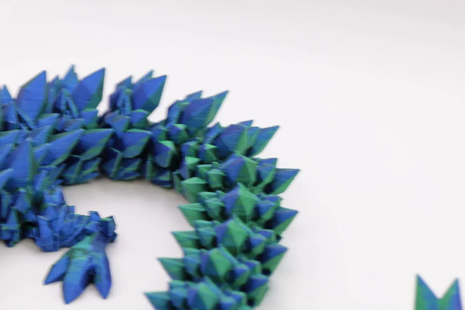 Viraler beweglicher 3D Gedruckter Kristalldrache - 39 cm Fidget Toy - Schreibtischspielzeug - Perfekte Geschenkidee - TobiCrafts3D