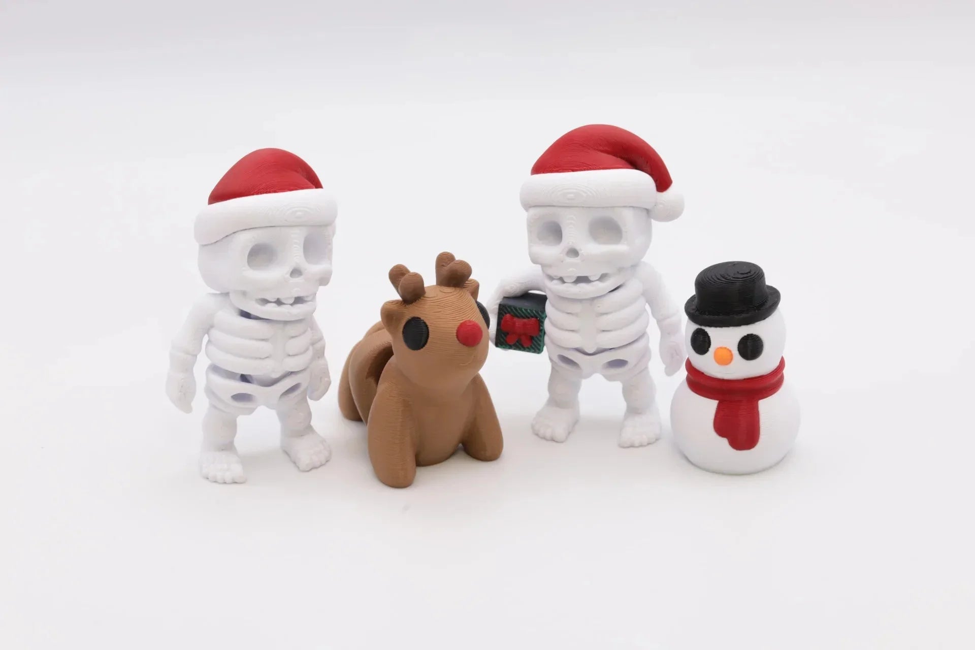 Weihnachtsminifiguren Set – Handgefertigte Figuren als Weihnachtsdeko und Geschenk – Rentier Rudolf, Schneemann & festliche Skelette - TobiCrafts3D